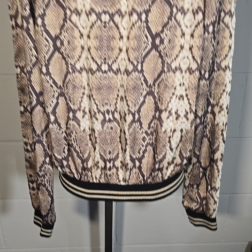 Women's Snake Print Bomber Jacket - Picture 7 of 8
